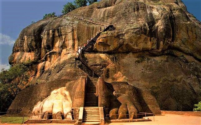 sigiriya lion paw 2